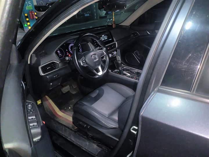 Фото 8 - Honda Accord