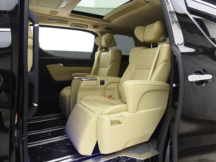 Фото 5 - Toyota Alphard