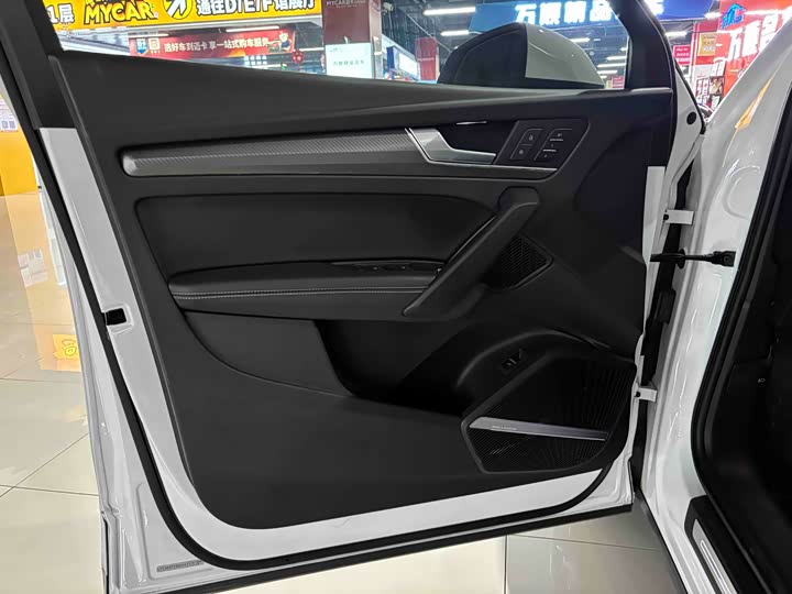 Фото 5 - Audi Q5L