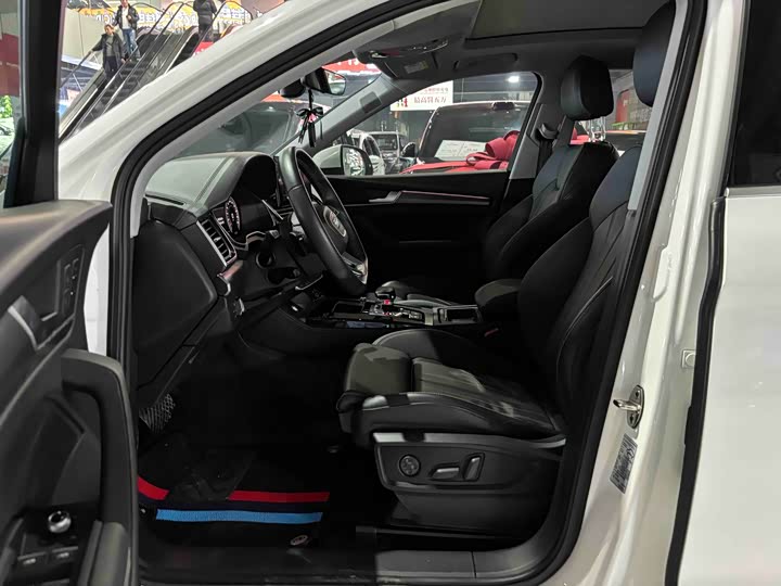 Фото 6 - Audi Q5L