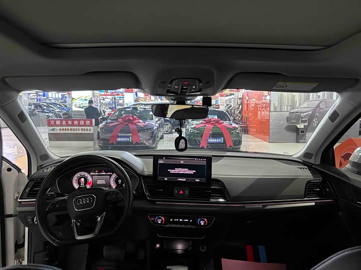 Фото 8 - Audi Q5L