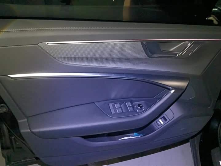 Фото 7 - Audi A6L