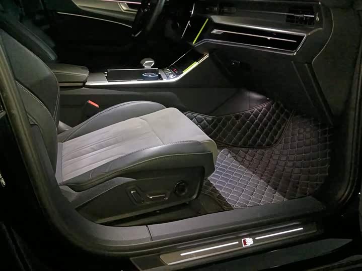 Фото 8 - Audi A6L