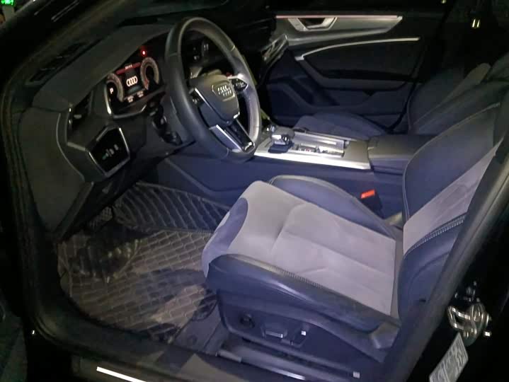 Фото 9 - Audi A6L