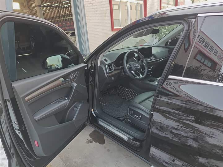 Фото 6 - Audi Q5L