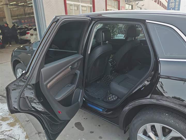 Фото 7 - Audi Q5L