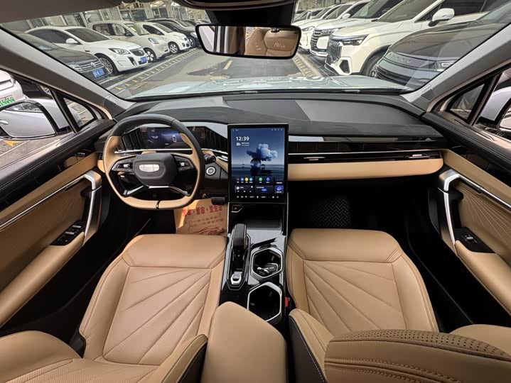 Фото 4 - Geely Atlas L