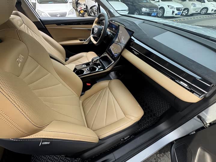 Фото 8 - Geely Atlas L