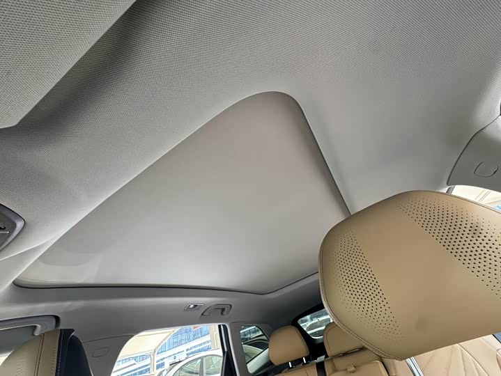 Фото 9 - Geely Atlas L