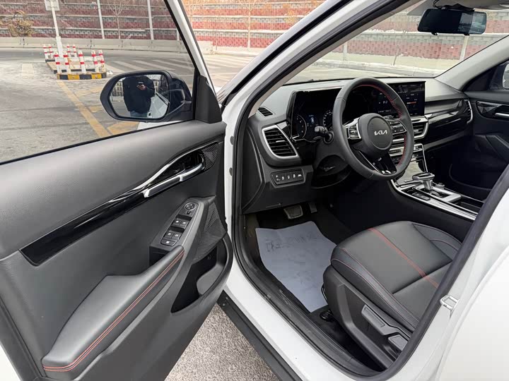 Фото 9 - Kia KX3