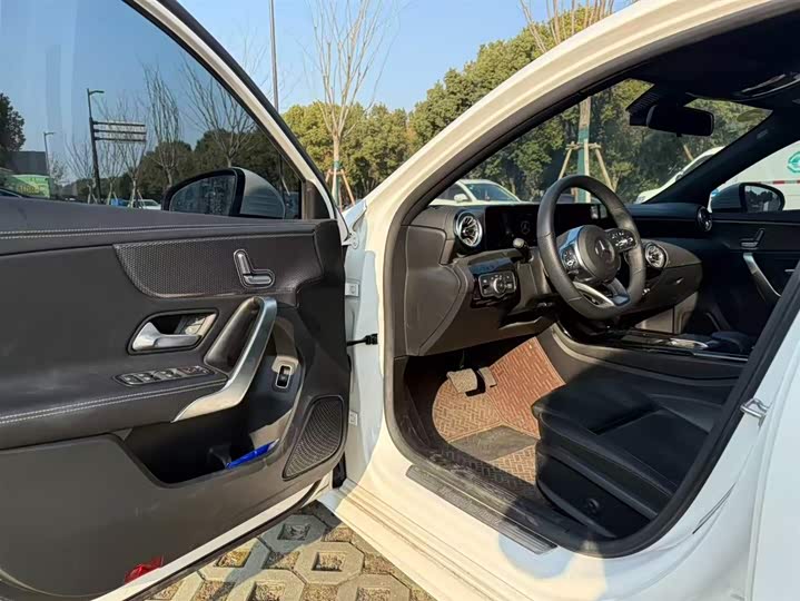 Фото 8 - Mercedes-Benz A-Class