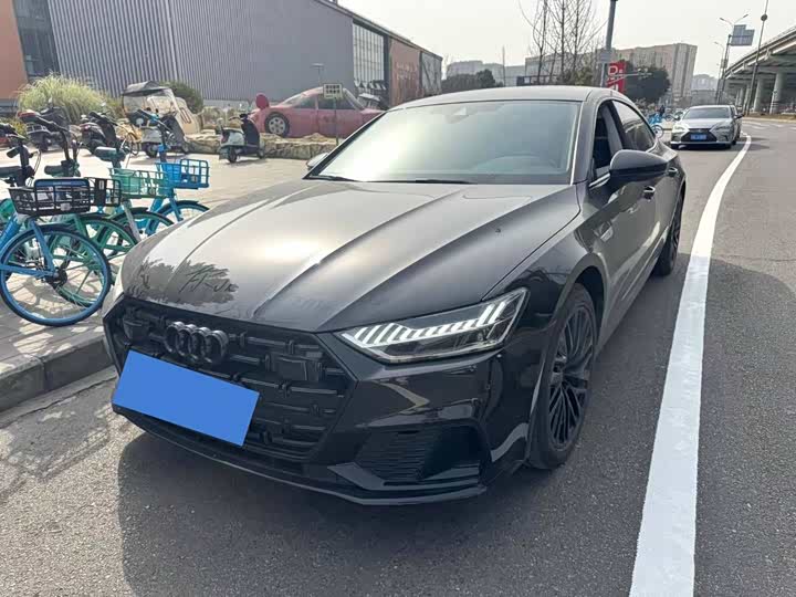 Фото 1 - Audi A7L