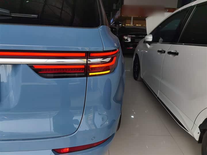 Фото 8 - LiXiang One