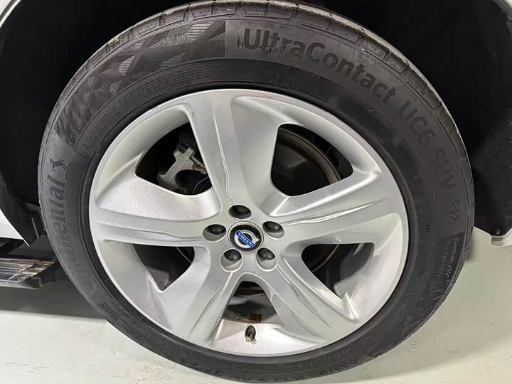 Фото 9 - Volvo XC60 Hybrid