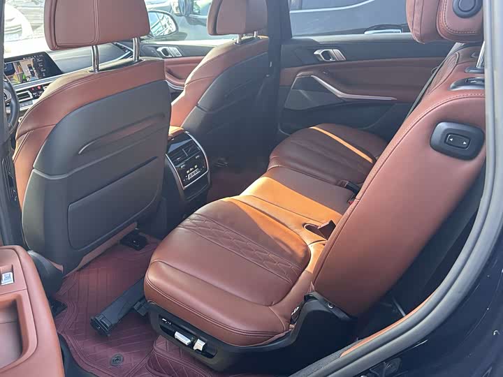 Фото 9 - BMW X7