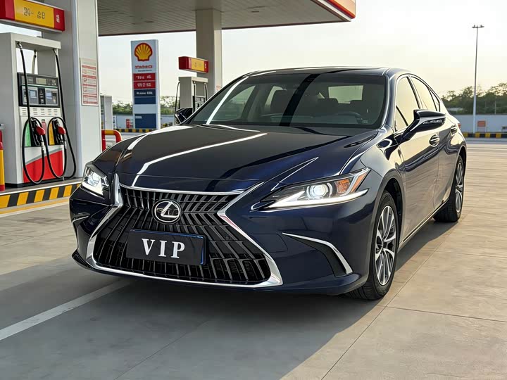 Фото 1 - Lexus ES