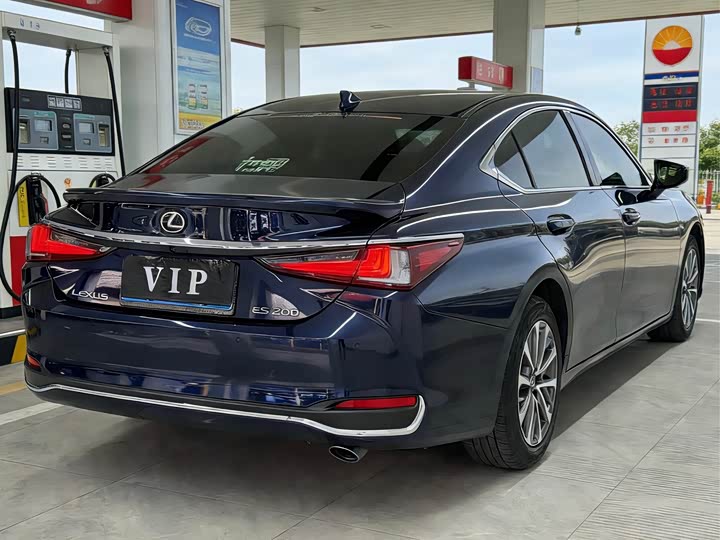 Фото 6 - Lexus ES