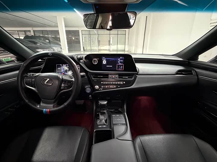 Фото 7 - Lexus ES