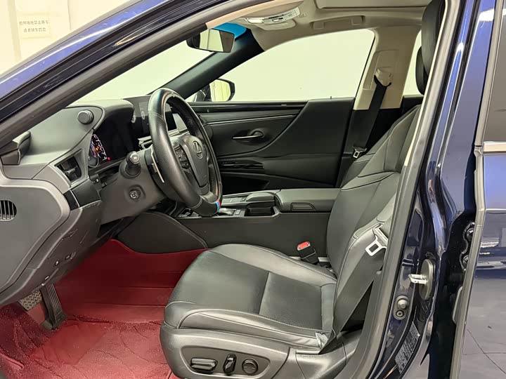 Фото 8 - Lexus ES