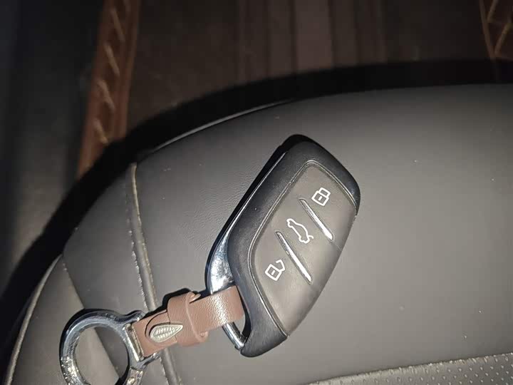 Фото 9 - Roewe i5