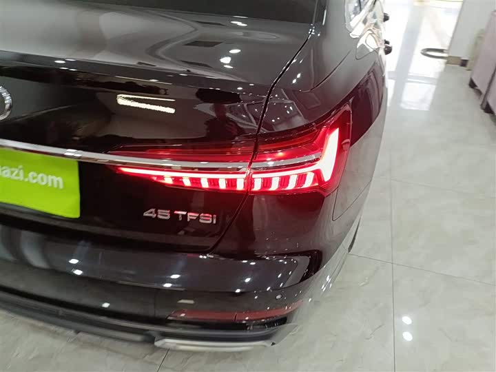 Фото 8 - Audi A6L