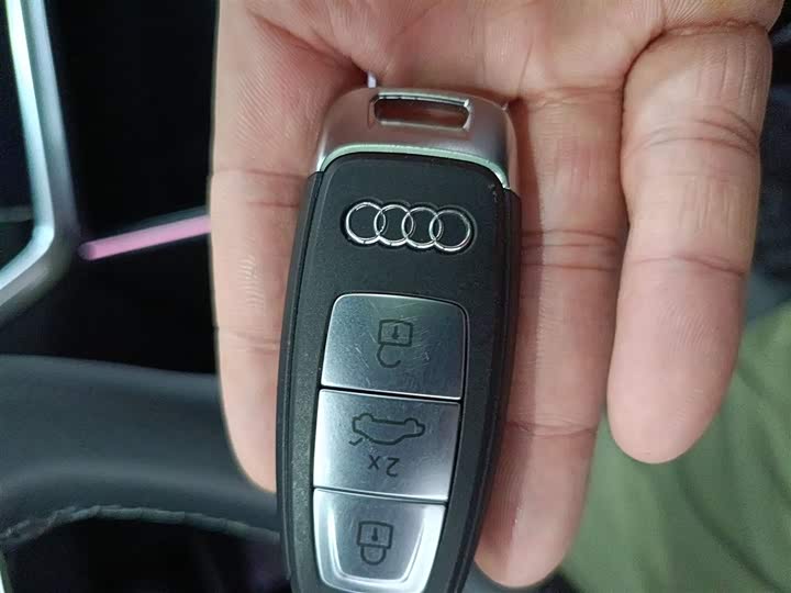 Фото 9 - Audi A6L