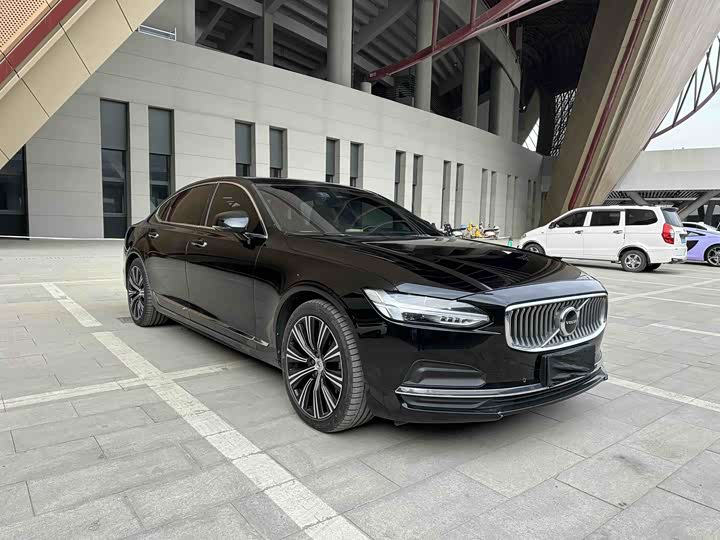 Фото 2 - Volvo S90