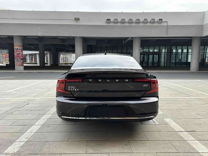 Фото 4 - Volvo S90