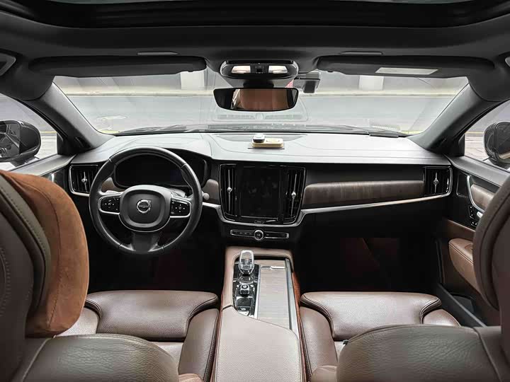 Фото 8 - Volvo S90