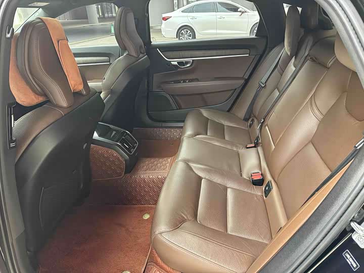 Фото 9 - Volvo S90