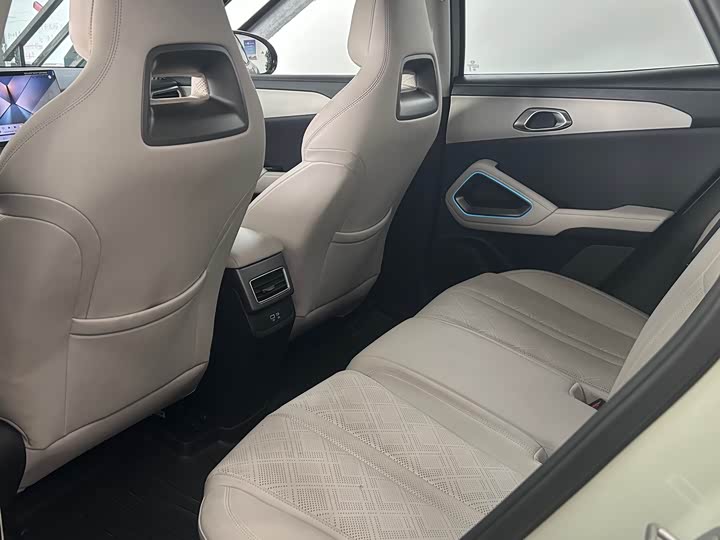 Фото 9 - BYD Yuan Up