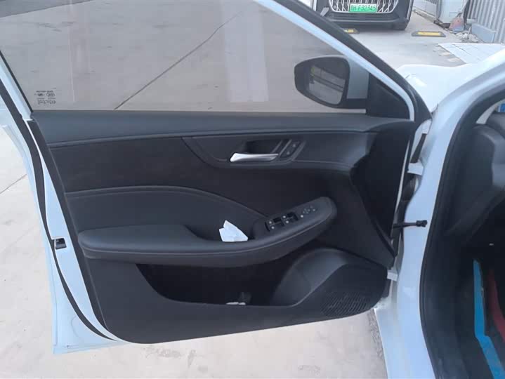 Фото 7 - Roewe i5