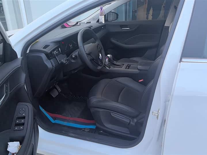 Фото 9 - Roewe i5