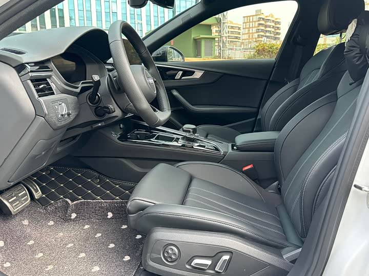 Фото 3 - Audi A4L