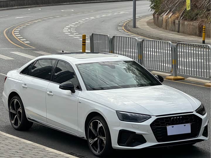 Фото 4 - Audi A4L