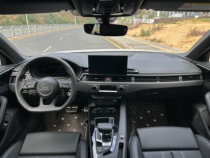 Фото 5 - Audi A4L