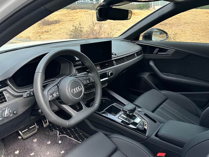 Фото 6 - Audi A4L