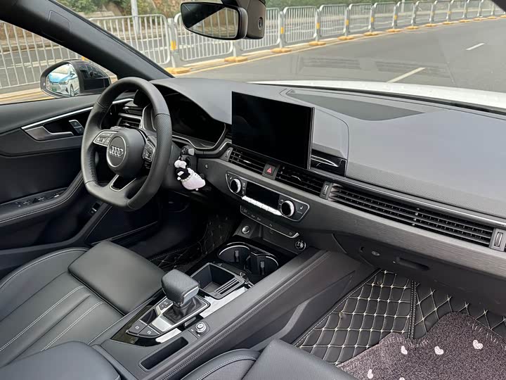 Фото 7 - Audi A4L