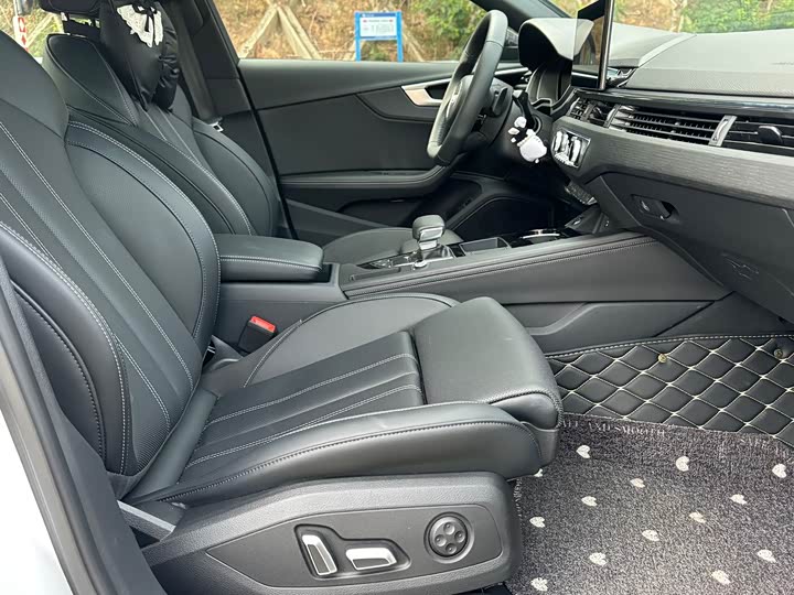 Фото 8 - Audi A4L