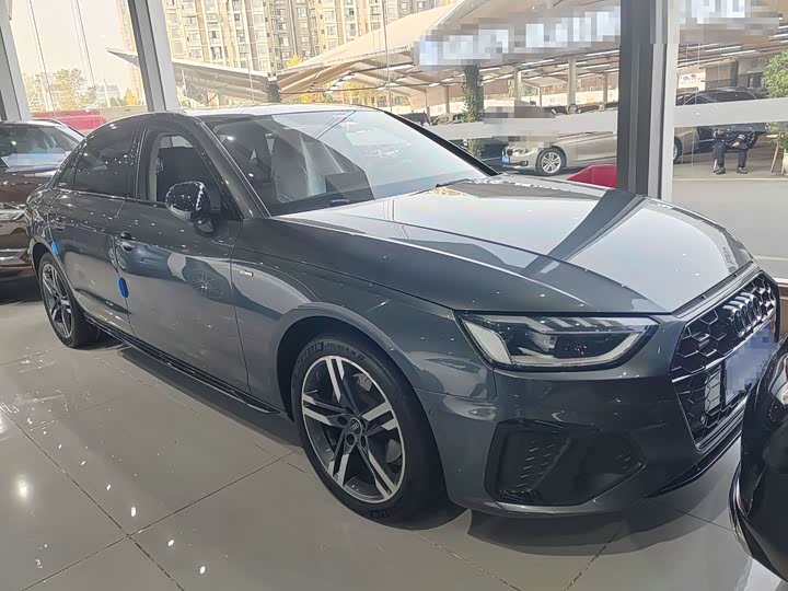 Фото 2 - Audi A4L