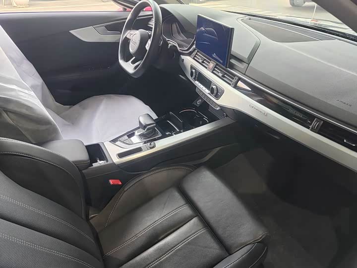 Фото 4 - Audi A4L