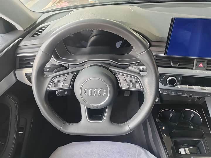 Фото 6 - Audi A4L