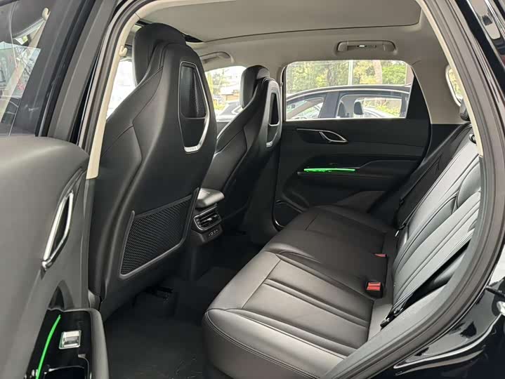 Фото 6 - Hongqi HS3 Hybrid