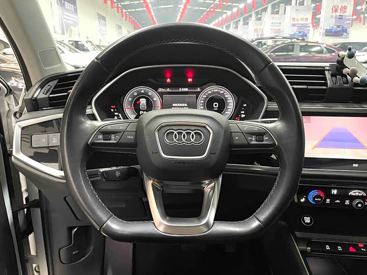 Фото 4 - Audi Q3