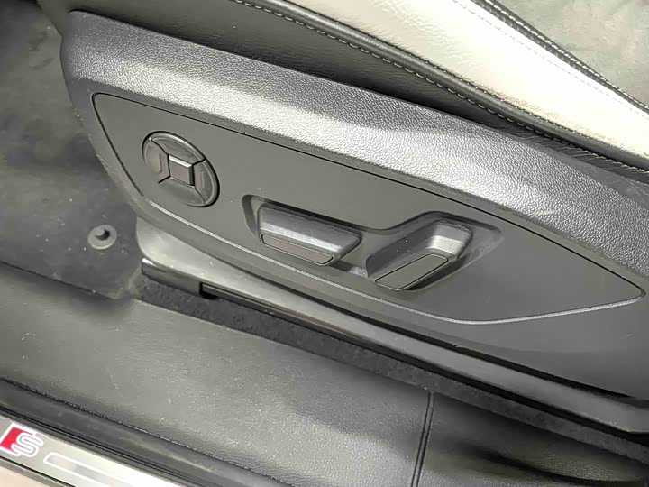 Фото 6 - Audi Q3