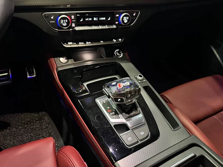 Фото 9 - Audi Q5L