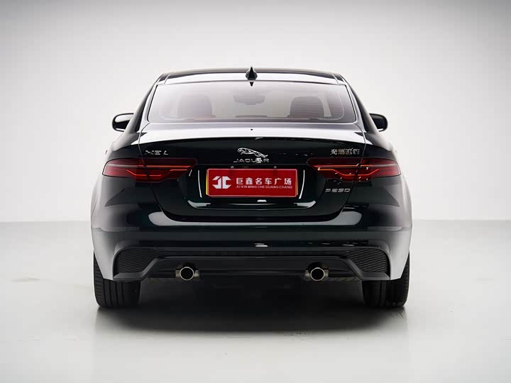 Фото 4 - Jaguar XE L