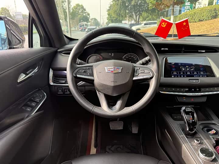 Фото 6 - Cadillac XT4