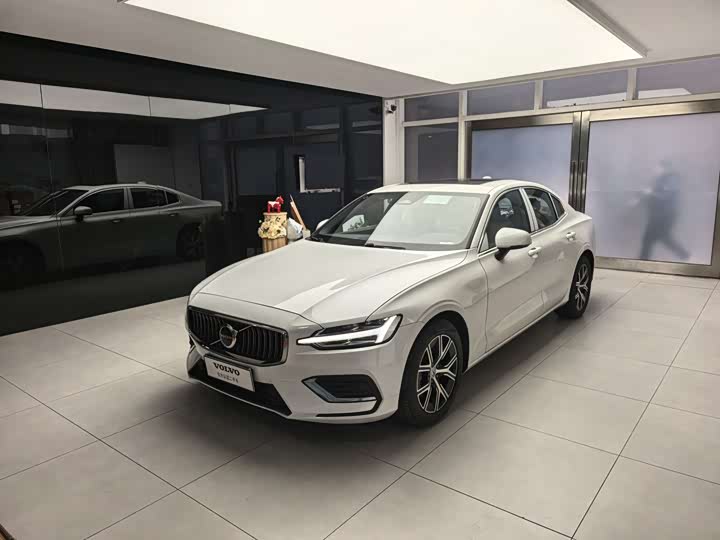 Фото 1 - Volvo S60