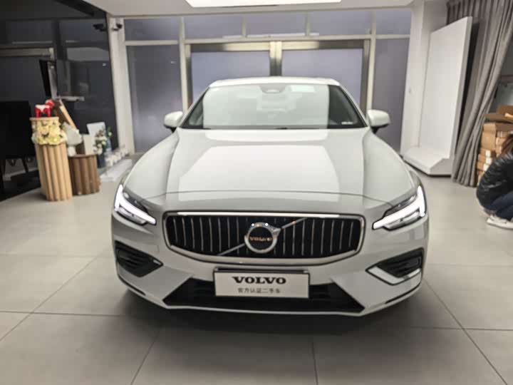 Фото 2 - Volvo S60